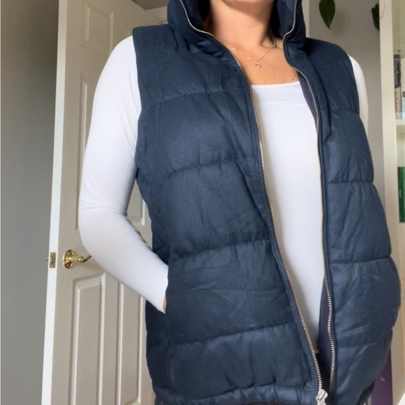 Navy puffer vest - Picture 3 of 11